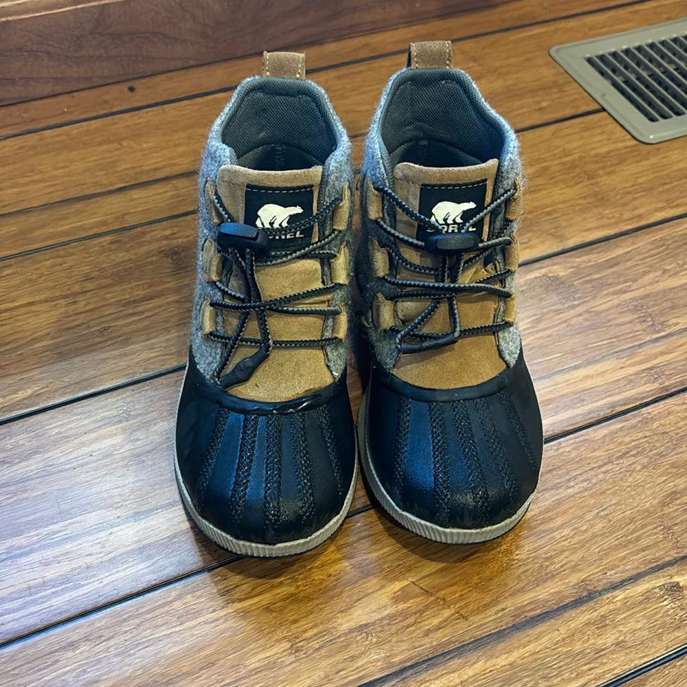 Sorel boots kids size 5